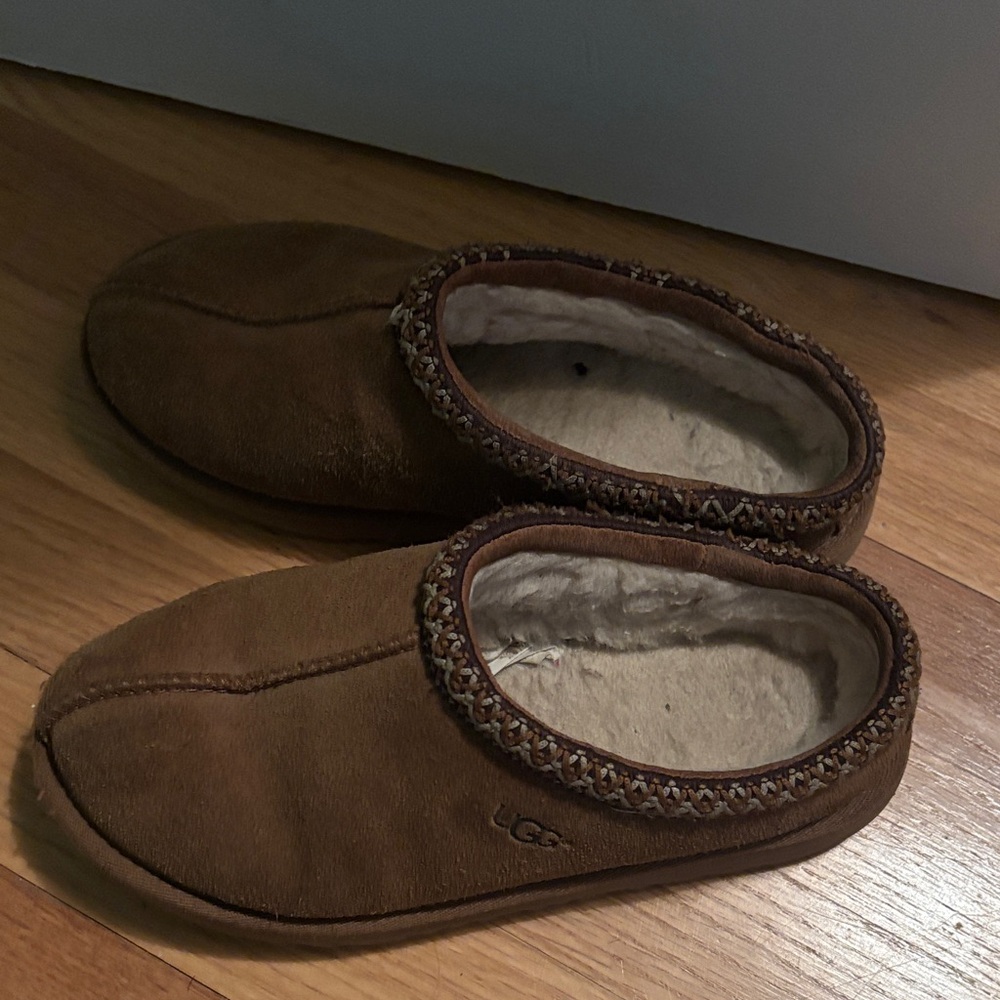 UGG Tasman